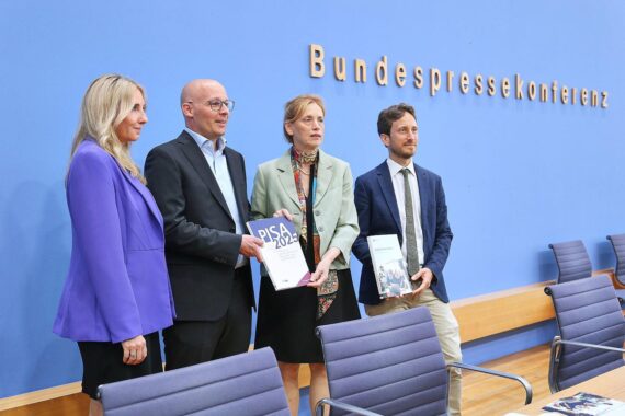 PISA-Studie 2025: Heidi Reichinnek kritisiert Regierung, Bildungsgerechtigkeit, geplante Bildungs-Kürzungen in Berlin.