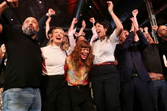 Linke-Wahlparty in Berlin: Politiker bei Parteifeier, Abstimmungsergebnisse zu Berlin und Mecklenburg-Vorpommern.