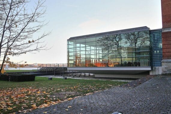 Landtag Schleswig-Holstein in Kiel, Innenministerin Finke (CDU) auf Instagram, Linke Berlin mit Abmahnung.