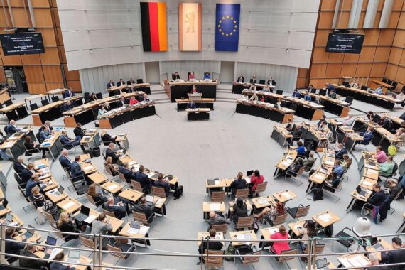 Plenarsitzung im Berliner Abgeordnetenhaus, Archivfoto: Abgeordnete beraten zu IT-Sicherheit der Verwaltung.