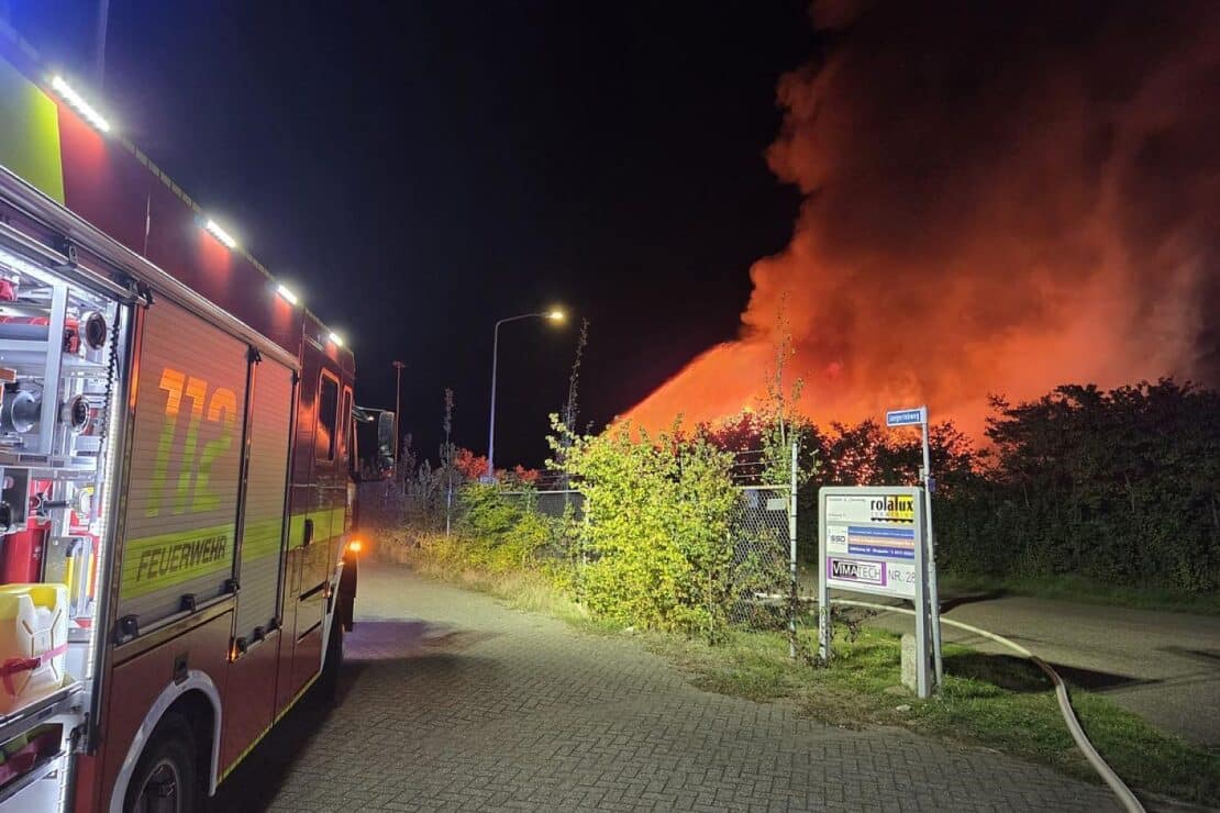 Löschzug Suderwick der Feuerwehr Bocholt unterstützt bei Großbrand in Dinxperlo
