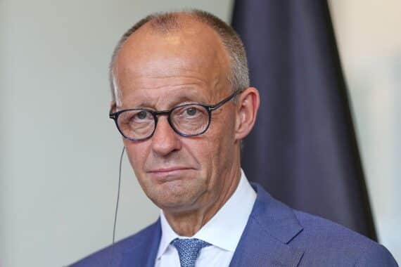 Friedrich Merz im Gespräch mit US-Präsident Donald Trump, Foto von dts Nachrichtenagentur.