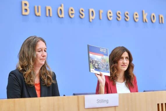 Mietenreport 2026: Deutsche Wohnungskrise, steigende Mieten belasten Mieter und Mittelschicht in Deutschland.