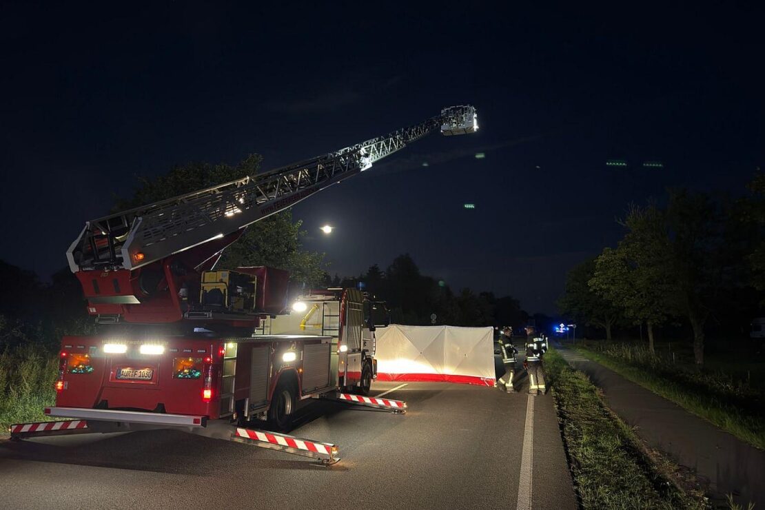 Motorradfahrerin stirbt bei Unfall auf B 72 in Aurich-Schirum