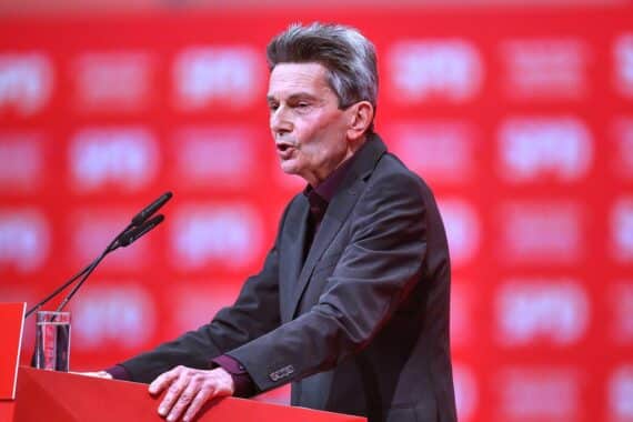 Rolf Mützenich (Archiv) in Berlin, Porträtfoto, als SPD-Europa-Politiker zu Friedensinitiative für Ukraine.