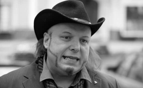 Bruno Kramm, Keyboarder und Sänger von „Das Ich“, als Archivfoto bei einer Bühnenshow.