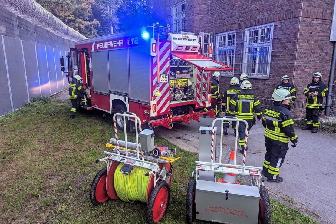 Nach Mülleimerbrand in LVR-Klinik Bedburg-Hau zwei Mitarbeiter vorsorglich ins Krankenhaus gebracht