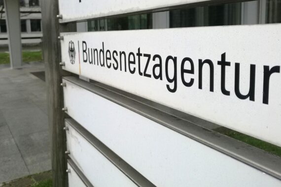 Bundesnetzagentur-Logo/Archivfoto in Berlin: Debatte um Übergewinnsteuer und Abschöpfung von Überschusserlösen 2022.