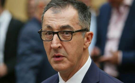 Cem Özdemir fordert besseren Schutz sicherheitsrelevanter Infrastruktur nach Angriffen auf Umspannwerke.