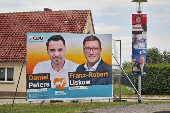 Wahlplakate der CDU zur Landtagswahl 2026 in Mecklenburg-Vorpommern, Thema Bundespolitik vs. Landesthemen.