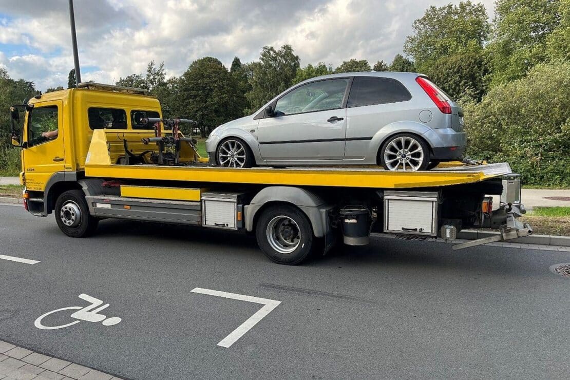 Polizei Paderborn sichert getunten Ford Fiesta bei Verkehrskontrolle