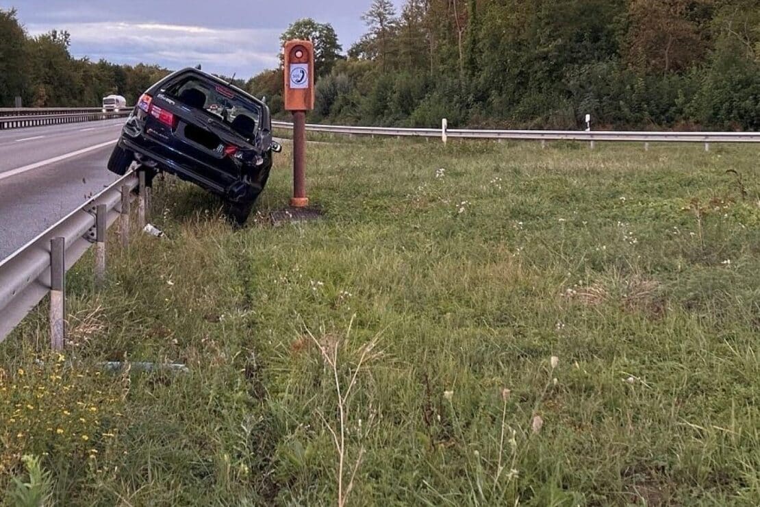 Polizei sucht weißen Wagen nach Unfall auf A65 bei Rohrbach