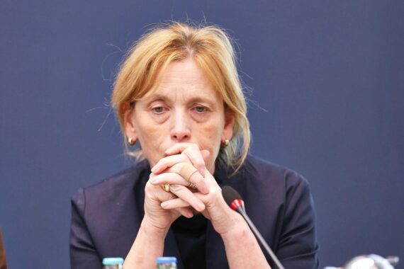 Karin Prien (CDU) im Archivfoto; Warnung vor Verrohung der politischen Debatte.