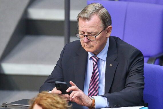 Bodo Ramelow warnt vor russisch gesteuertem „gesellschaftlichem Zersetzen“ über US-Digitalplattformen.