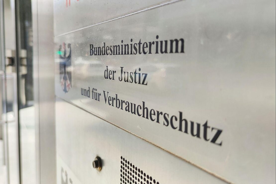 Regierung hält an Reform von Informationsfreiheitsgesetz fest