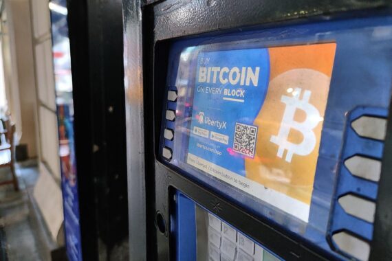 Bitcoin-Geldautomat im Archiv: Bundesregierung plant Reform der Besteuerung für Kryptogewinne.