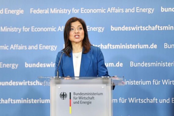 Katherina Reiche im Archivfoto, Bundeswirtschaftsministerin; kämpferische Aussage zum Reformkurs der Bundesregierung.