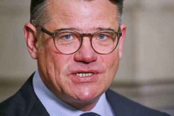 Boris Rhein (CDU), Hessens Ministerpräsident, kritisiert AfD-„Brandmauer“ und fordert Abgrenzung.