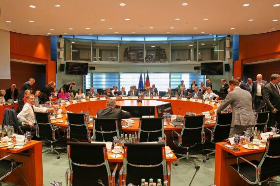 Ministerpräsidenten bei der Ministerpräsidentenkonferenz (Archiv); Vorsitz Rheinland-Pfalz, ab 1. Oktober 2027 Schleswig-Holstein.