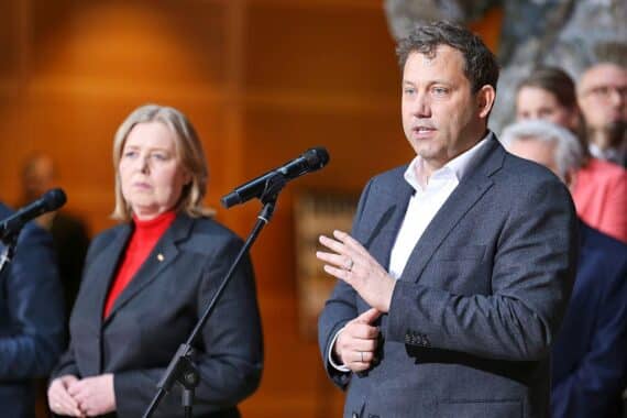 Bärbel Bas und Lars Klingbeil im Archivfoto, SPD-Politiker vor Diskussion um Neuaufstellung.
