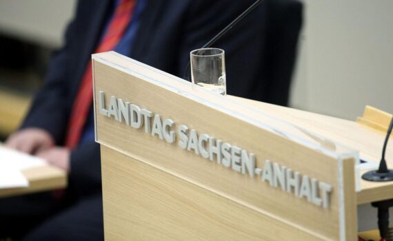 Landtag Sachsen-Anhalt (Archiv): politische Debatte über Bundeszwang bei AfD-Regierung.