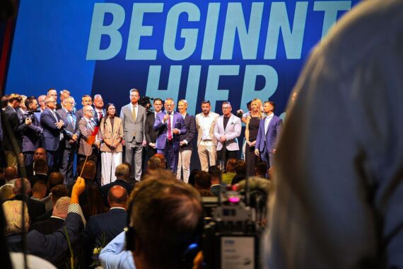 AfD-Wahlparty in Berlin, 06.09.2026: Parteipolitiker feiern Wahlsieg in Sachsen-Anhalt.