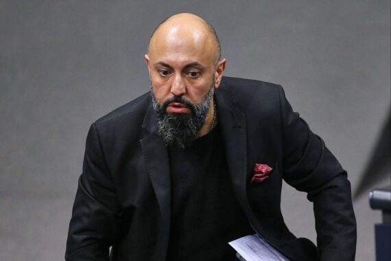 Politiker Ferat Kocak (Archivfoto) in Berlin: SPD fordert klare Konsequenzen nach Clan-Kontakten.