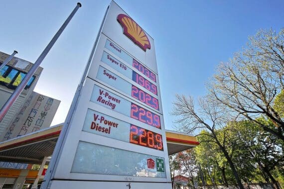 Tankstelle (Archiv), politische Debatte um Spritpreise und SPD- Forderungen.
