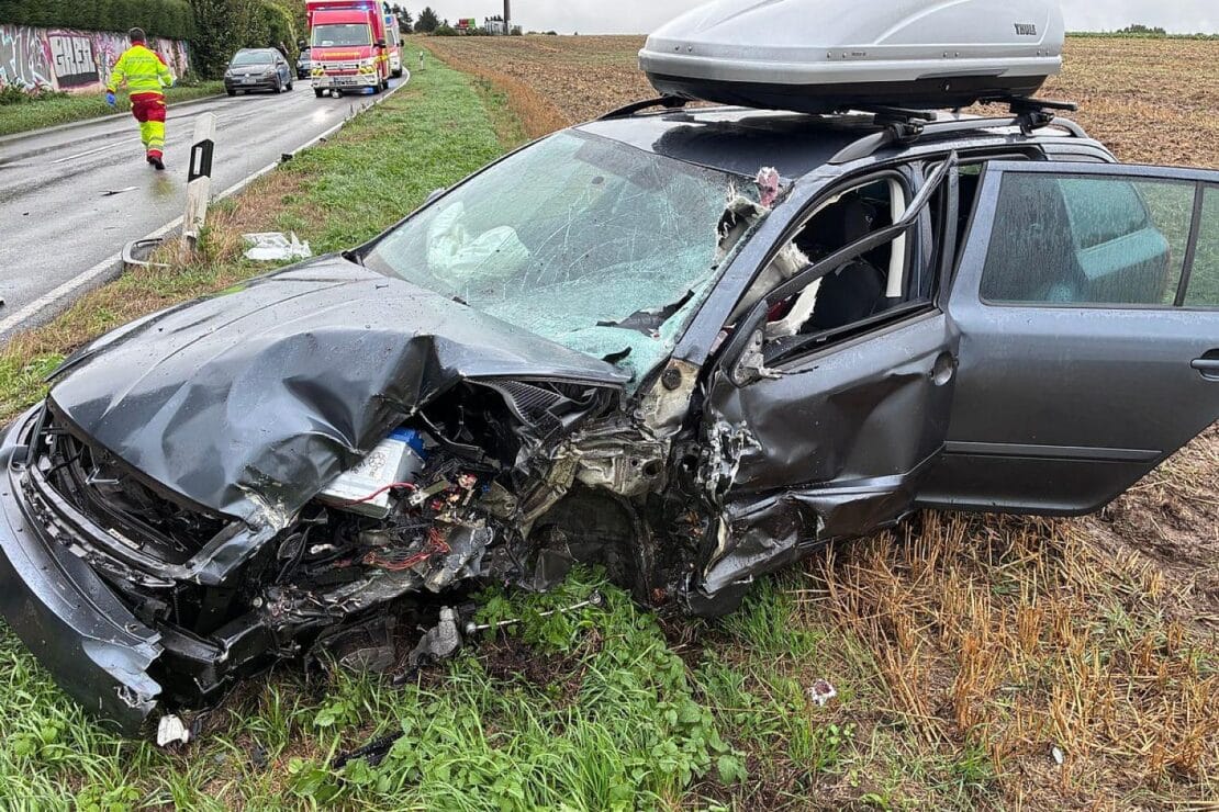 Schwerer Verkehrsunfall auf der Velauer Straße in Mülheim an der Ruhr