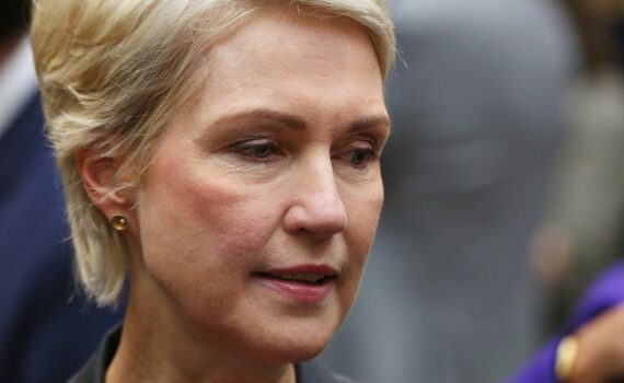Manuela Schwesig kritisiert scharf den Pflegekompromiss der schwarz-roten Koalition in Schwerin.