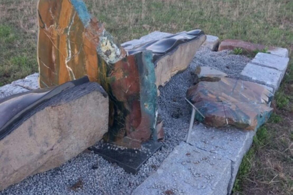 Skulptur bei Altdorf beschädigt – Polizei sucht Zeugen