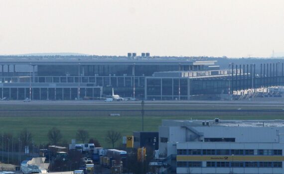 „Freigegebenes Terminal 1 am Flughafen BER in Berlin, nach Polizeieinsatz mit Räumung.“