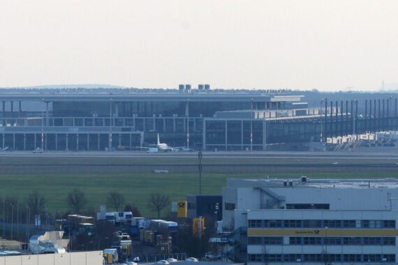 „Freigegebenes Terminal 1 am Flughafen BER in Berlin, nach Polizeieinsatz mit Räumung.“