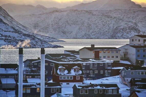 US-Präsident Trump und Regierungschefs in New York bei Unterzeichnung Sicherheitsabkommen; Blick auf Nuuk (Grönland).