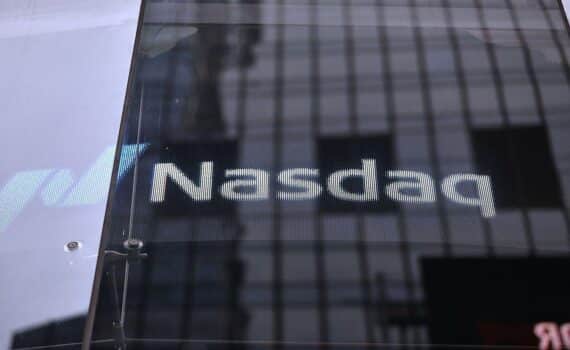 Nasdaq in New York: US-Börsen schwach, Kursgrafiken; Euro, Gold und Brent-Öl im Fokus.