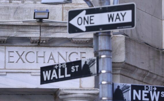 Wallstreet-Börse in New York; fallende Kurse, steigender Ölpreis und Finanzmärkte im Blick.