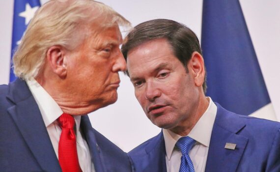 Donald Trump und Marco Rubio im Archivfoto, im Hintergrund Hinweis auf Putin/G20 nach Miami.