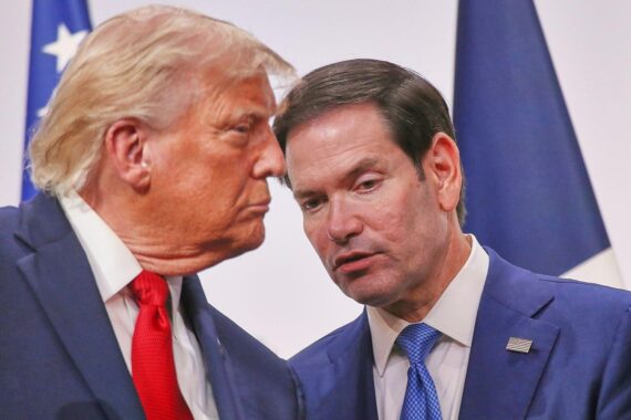Donald Trump und Marco Rubio im Archivfoto, im Hintergrund Hinweis auf Putin/G20 nach Miami.