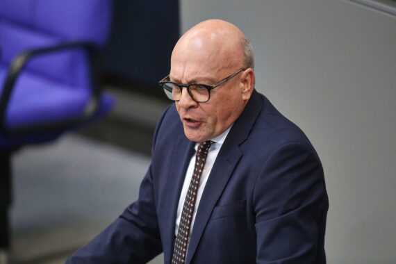 Alexander Throm (CDU) im Archivfoto, warnt vor Sicherheitsrisiken und sensiblen Daten bei der Linken in Berlin.