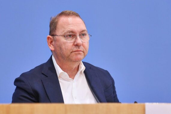Frank Werneke spricht zur Reformdebatte: soziale Rechte, gerechte Lastenverteilung, Steuer- und Investitionspolitik.