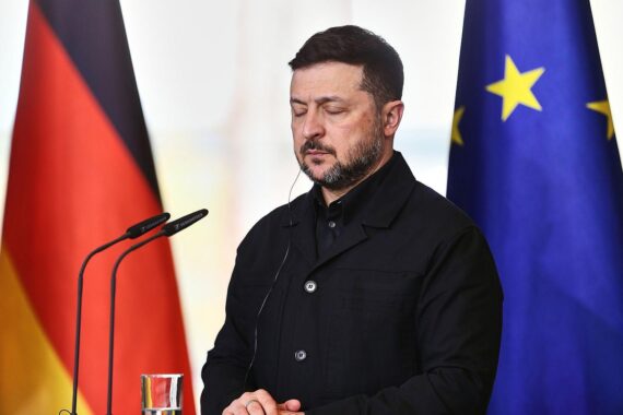 Johann Wadephul kritisiert Selenskyj: Ukraine erhält Waffen, deutsche Verteidigungsindustrie soll stärker profitieren.