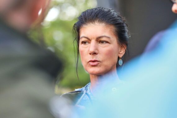 Sahra Wagenknecht (Archiv) mit Hinweis auf Gespräche zwischen BSW und AfD in Sachsen-Anhalt.