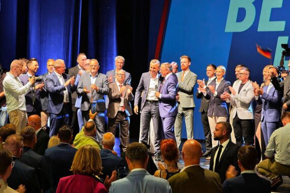 Sahra Wagenknecht fordert Gespräche mit der AfD in Sachsen-Anhalt, ohne Koalition mit Wahlsieger.