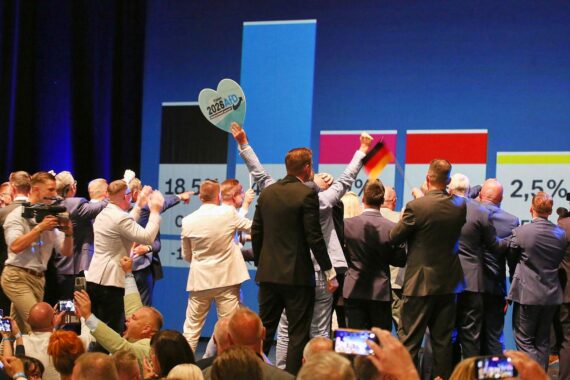 Wolfram Weimer kommentiert AfD-Wahlerfolg; Foto zeigt AfD-Wahlparty (Archiv), Berlin.