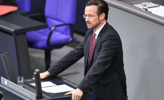 SPD-Politiker Dirk Wiese, Archivfoto in Berlin; Friedrich Merz wirbt für Reformkurs, Rückmeldungen aus Wahlkreisen.