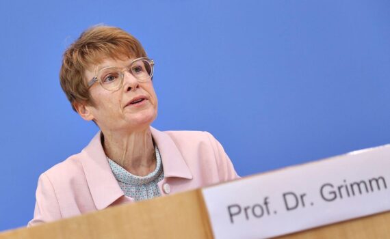 Veronika Grimm im Archivfoto: kritisiert scharf den Tankrabatt der Bundesregierung und warnt vor Wohlstandsverlust.