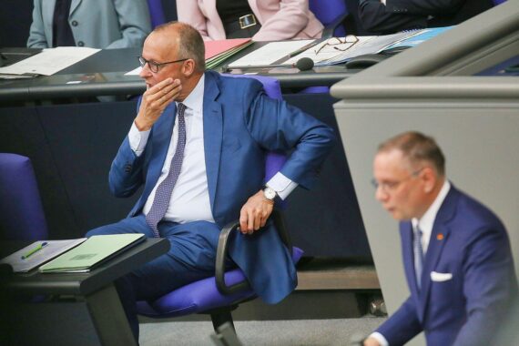 Friedrich Merz und Tino Chrupalla im Archivfoto, Politikszene zur Wahlumfrage in Deutschland.
