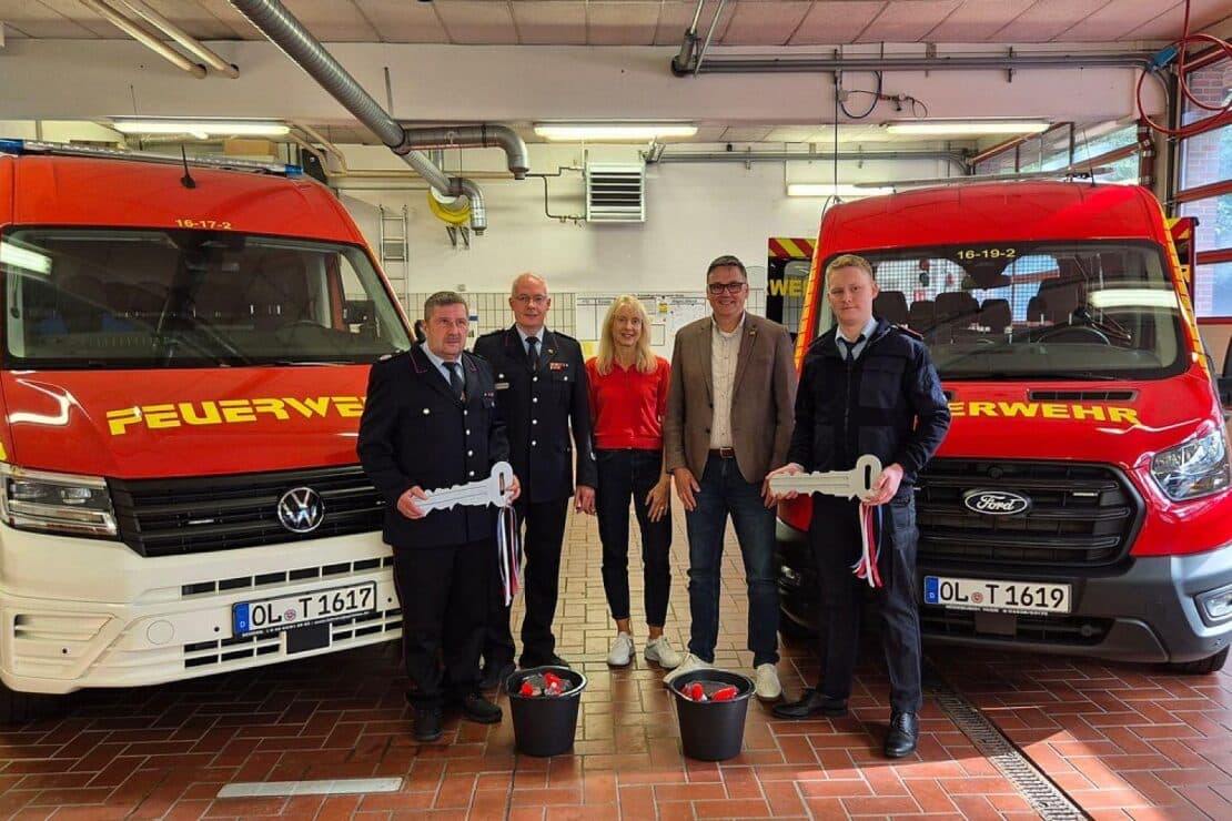 Zwei neue Mannschaftstransportwagen für Feuerwehr Hude und Jugendfeuerwehr übergeben