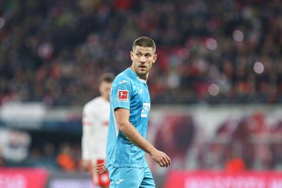 Andrej Kramaric jubelt vor Hoffenheim-Fans: 3:0 gegen Bayer Leverkusen, Elfmetertreffer, VAR, Torjubel.