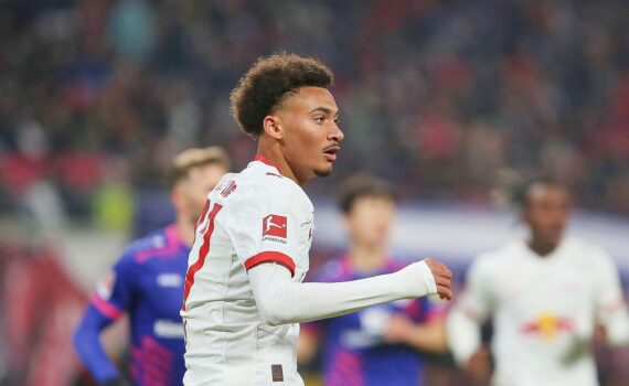 Fußballspiel: RB Leipzig gewinnt gegen SV Elversberg 4:0; Tidiam Gomis trifft zum 1:0.